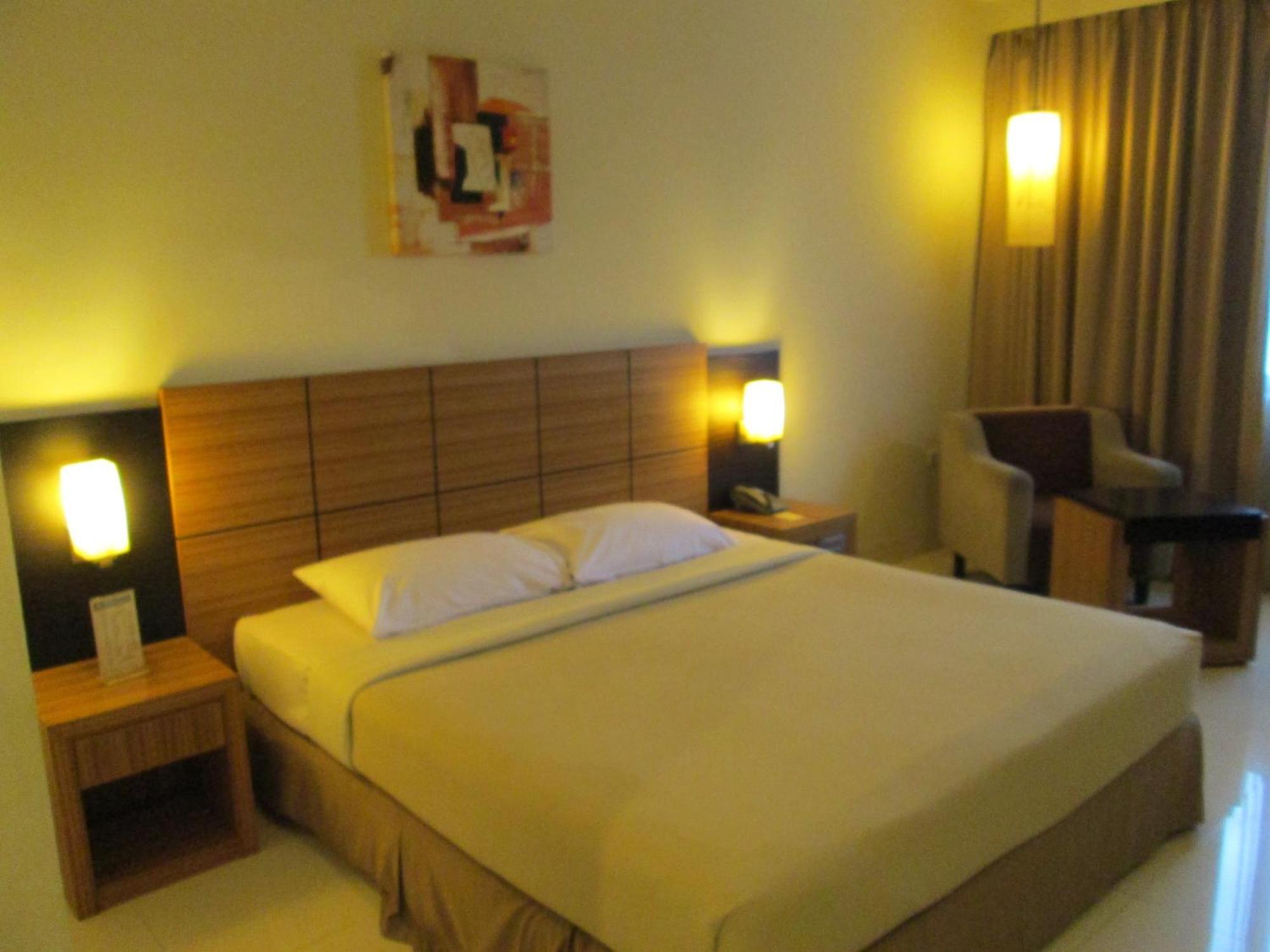 Hotel Kini Pontianak Habitación foto