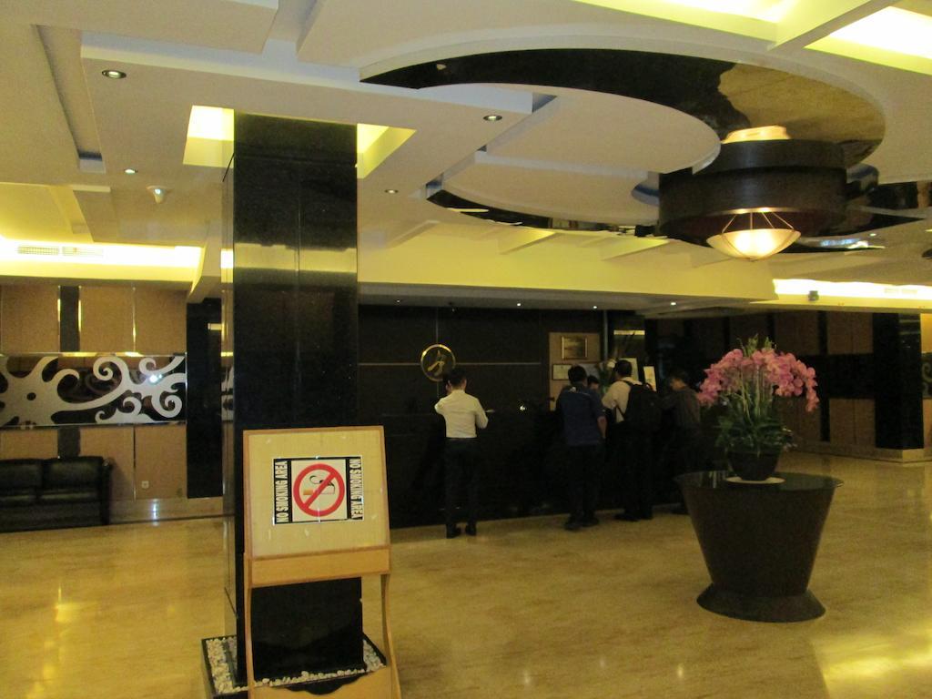 Hotel Kini Pontianak Exterior foto